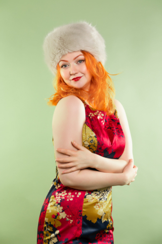 alt model print dress fur hat