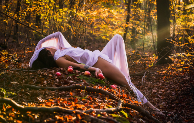 Autumn art fashion portrait with apples.